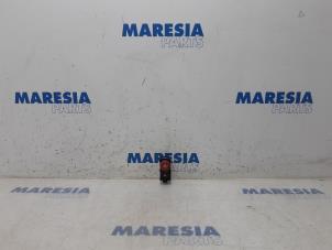 Used Panic lighting switch Renault Kangoo Express (FW) 1.5 dCi 90 FAP Price € 18,15 Inclusive VAT offered by Maresia Parts