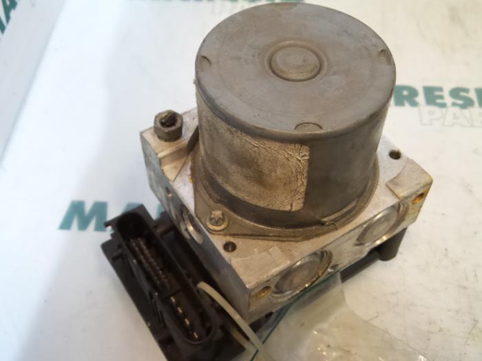 Used ABS pump Renault Megane II (BM/CM) 1.9 dCi 120 Price € 49,99 Margin scheme offered by Maresia Parts