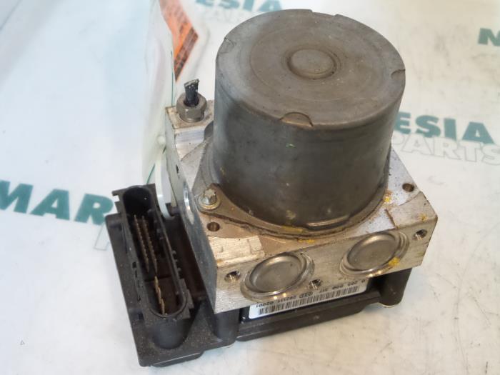 Usagé Bloc ABS Renault Megane II (BM/CM) 1.9 dCi 120 Prix € 49,99 Règlement à la marge proposé par Maresia Parts