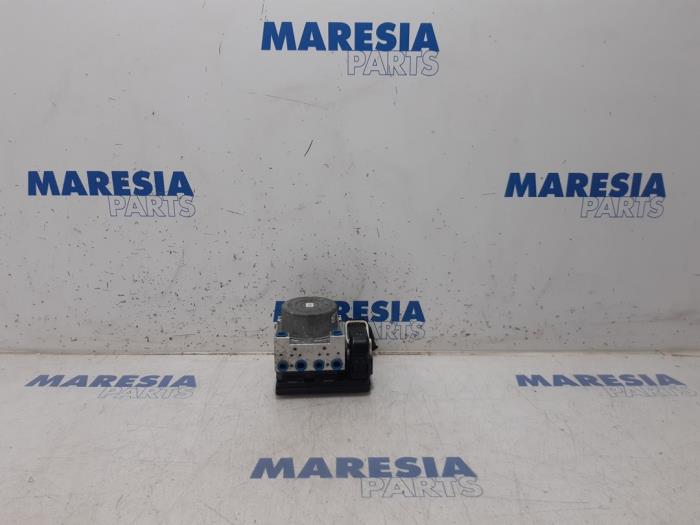 Begagnade ABS-pump Peugeot 208 I (CA/CC/CK/CL) 1.0 Vti 12V PureTech Pris € 124,99 Marginaltabell erbjuds av Maresia Parts