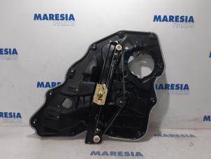Usagé Mécanique vitre 4portes arrière gauche Alfa Romeo Stelvio (949) 2.2d 16V 210 Q4 Prix € 105,00 Règlement à la marge proposé par Maresia Parts