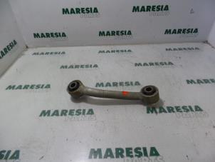 Usados Guía barra estabilizadora Alfa Romeo 166 3.0 V6 24V Precio € 25,00 Norma de margen ofrecido por Maresia Parts