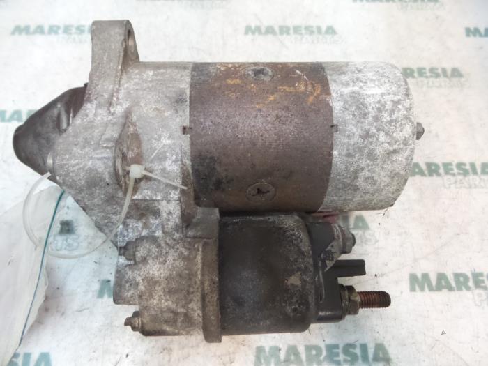 Używane Rozrusznik Fiat Marea (185AX) 1.6 16V Cena € 30,00 Procedura marży oferowane przez Maresia Parts