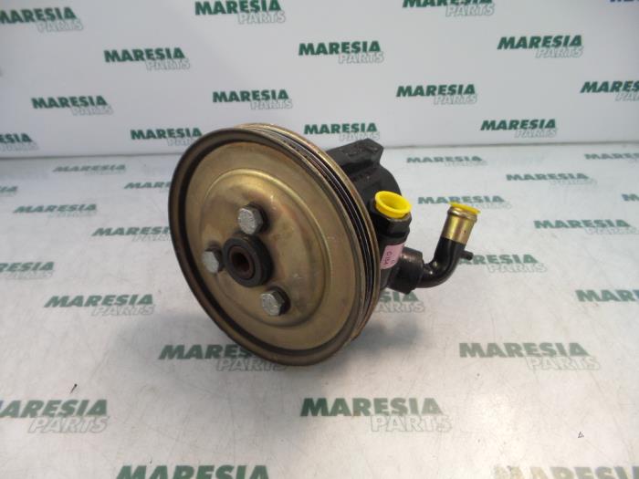 Usagé Pompe de direction Fiat Marea Weekend (185BX/CX) 1.6 SX,ELX 16V Prix € 40,00 Règlement à la marge proposé par Maresia Parts
