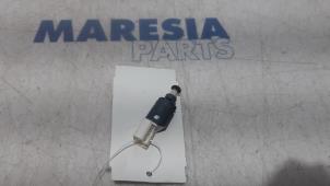 Used Brake light switch Renault Kangoo Express (FW) 1.5 dCi 75 FAP Price € 12,10 Inclusive VAT offered by Maresia Parts