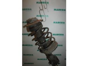 Używane Amortyzator prawy przód Alfa Romeo 146 (930B) 1.4 Twin Spark 16V Cena € 30,00 Procedura marży oferowane przez Maresia Parts