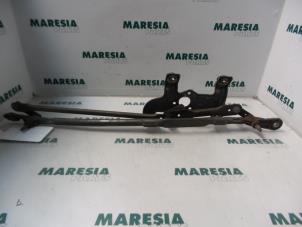 Używane Mechanizm wycieraczki Alfa Romeo 146 (930B) 1.6 Twin Spark 16V Cena € 25,00 Procedura marży oferowane przez Maresia Parts