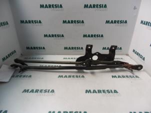 Używane Mechanizm wycieraczki Alfa Romeo 145 (930A) 1.6 Twin Spark 16V Cena € 25,00 Procedura marży oferowane przez Maresia Parts