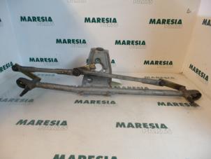 Used Wiper mechanism Renault Clio II (BB/CB) 1.6 Price € 25,00 Margin scheme offered by Maresia Parts