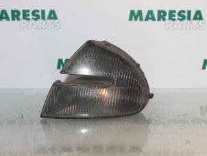 Usagé Feu clignotant droit Alfa Romeo 147 (937) 1.9 JTD Prix € 10,00 Règlement à la marge proposé par Maresia Parts