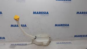 Used Front windscreen washer reservoir Renault Kangoo Express (FW) 1.5 dCi 90 FAP Price € 48,40 Inclusive VAT offered by Maresia Parts