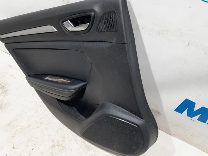Revêtement portière 4portes arrière gauche d'un Renault Megane IV Estate (RFBK) 1.5 Energy dCi 95 2019
