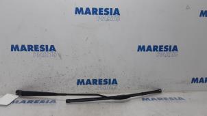 Used Front wiper arm Renault Kangoo Express (FW) 1.5 dCi 90 FAP Price € 30,25 Inclusive VAT offered by Maresia Parts