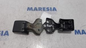 Used Rear door hinge, right Peugeot Expert (VA/VB/VE/VF/VY) 2.0 Blue HDi 180 16V Price € 90,75 Inclusive VAT offered by Maresia Parts