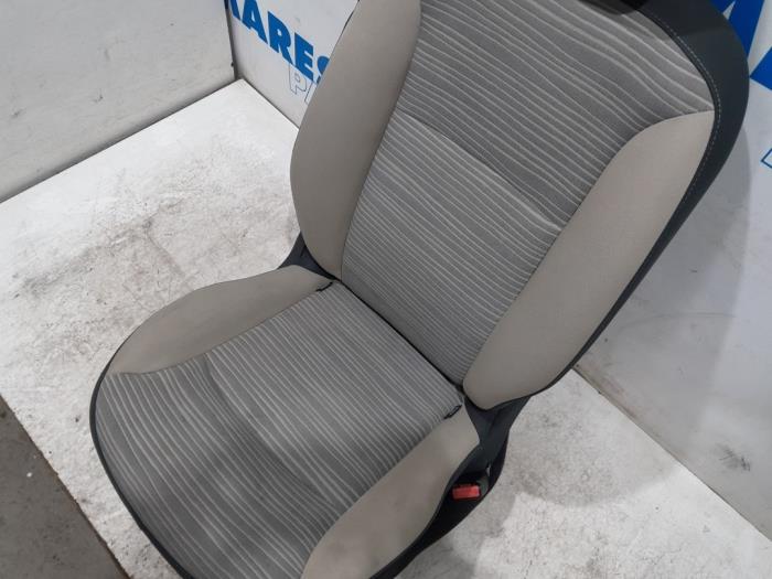Seat, right from a Renault Kangoo/Grand Kangoo (KW) 1.6 16V Hi-Flex 2011