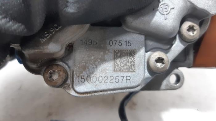 Oil pump from a Renault Captur (2R) 1.2 TCE 16V EDC 2013