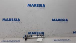 Used Fuel injector nozzle Renault Captur (2R) 1.2 TCE 16V EDC Price € 35,00 Margin scheme offered by Maresia Parts