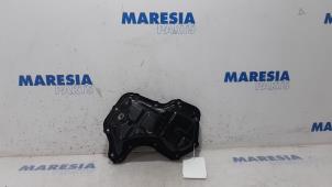 Used Sump Renault Captur (2R) 1.2 TCE 16V EDC Price € 50,00 Margin scheme offered by Maresia Parts