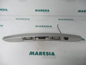 Used Tailgate handle Renault Scénic III (JZ) 1.4 16V TCe 130 Price € 105,00 Margin scheme offered by Maresia Parts