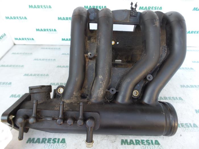 Begagnade Insugsrör Renault Kangoo (KC) 1.2 Pris € 30,00 Marginaltabell erbjuds av Maresia Parts