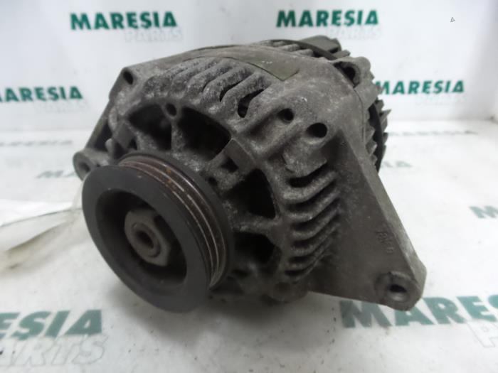 Usagé Dynamo Renault Megane Coupé (DA) 1.6i Prix € 40,00 Règlement à la marge proposé par Maresia Parts