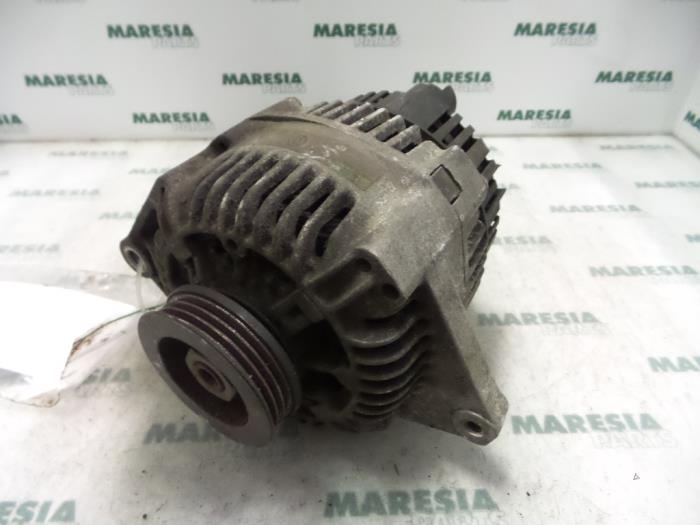 Begagnade Dynamo Renault Megane Coupé (DA) 1.6i Pris € 40,00 Marginaltabell erbjuds av Maresia Parts