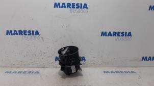 Usagé Ventilateur chauffage Citroen C4 Cactus (0B/0P) 1.2 PureTech 82 12V Prix € 25,00 Règlement à la marge proposé par Maresia Parts