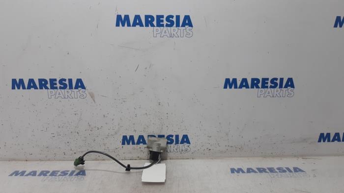 Begagnade Trycksensor, luftkonditionering Renault Zoé (AG) 46kW Pris € 40,00 Marginaltabell erbjuds av Maresia Parts
