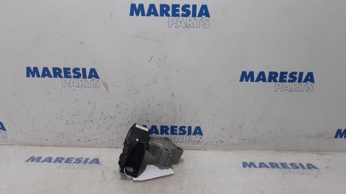 Used Engine mount Renault Zoé (AG) 46kW Price € 75,00 Margin scheme offered by Maresia Parts
