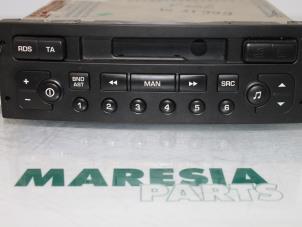 Używane Radio Peugeot 206 (2A/C/H/J/S) 1.6 16V Cena € 55,00 Procedura marży oferowane przez Maresia Parts