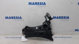 Used Rear bumper bracket, right Renault Kangoo/Grand Kangoo (KW) 1.6 16V Hi-Flex Price € 25,00 Margin scheme offered by Maresia Parts