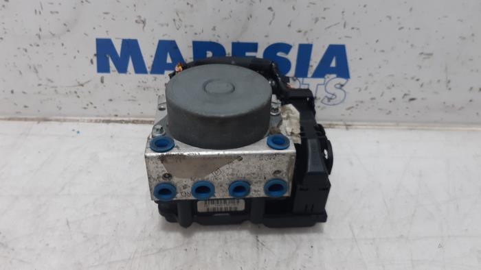 Used ABS pump Renault Kangoo/Grand Kangoo (KW) 1.6 16V Hi-Flex Price € 89,95 Margin scheme offered by Maresia Parts