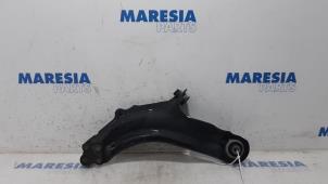 Used Front lower wishbone, right Renault Kangoo/Grand Kangoo (KW) 1.6 16V Hi-Flex Price € 35,00 Margin scheme offered by Maresia Parts
