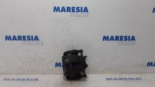 Used Front brake calliper, right Renault Kangoo/Grand Kangoo (KW) 1.6 16V Hi-Flex Price € 50,00 Margin scheme offered by Maresia Parts