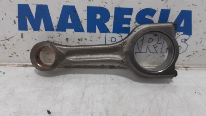Connecting rod from a Peugeot 207 CC (WB) 1.6 HDiF 16V 2014
