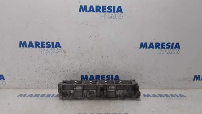 Camshaft housing from a Peugeot 207 CC (WB) 1.6 HDiF 16V 2014