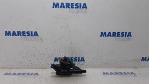 Used Thermostat housing Peugeot 207 CC (WB) 1.6 HDiF 16V Price € 60,00 Margin scheme offered by Maresia Parts