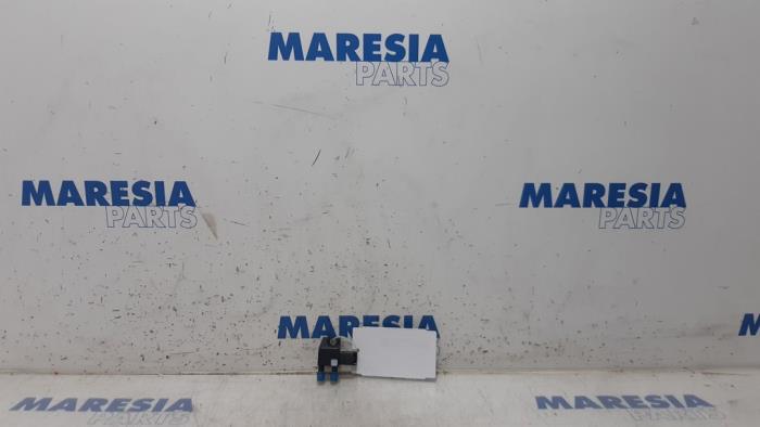 Used Particulate filter sensor Peugeot 207 CC (WB) 1.6 HDiF 16V Price € 19,95 Margin scheme offered by Maresia Parts