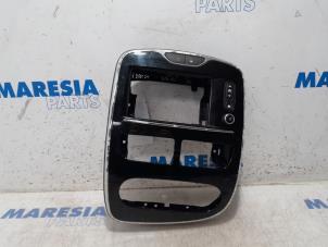 Used Dashboard part Renault Clio IV (5R) 0.9 Energy TCE 90 12V Price € 50,00 Margin scheme offered by Maresia Parts
