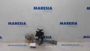 Used Rear door window mechanism 4-door, right Renault Clio IV (5R) 0.9 Energy TCE 90 12V Price € 35,00 Margin scheme offered by Maresia Parts