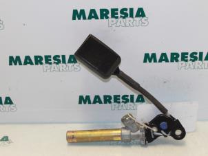 Usagé Tendeur de ceinture droit Peugeot 406 Break (8E/F) 1.8 16V Prix € 25,00 Règlement à la marge proposé par Maresia Parts