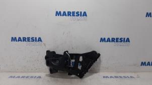 Used Rear bumper bracket, left Renault Clio IV (5R) 0.9 Energy TCE 90 12V Price € 20,00 Margin scheme offered by Maresia Parts