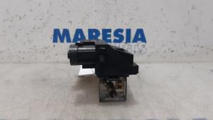 Used Cooling fan resistor Renault Clio IV (5R) 0.9 Energy TCE 90 12V Price € 25,00 Margin scheme offered by Maresia Parts