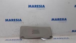 Usados Visera Renault Kangoo/Grand Kangoo (KW) 1.6 16V Hi-Flex Precio € 30,25 IVA incluido ofrecido por Maresia Parts