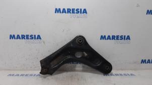 Used Front lower wishbone, left Peugeot 207 CC (WB) 1.6 16V Price € 25,00 Margin scheme offered by Maresia Parts