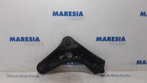 Used Front lower wishbone, right Peugeot 207 CC (WB) 1.6 16V Price € 25,00 Margin scheme offered by Maresia Parts