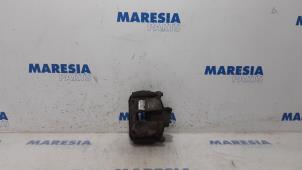 Used Front brake calliper, right Peugeot 207 CC (WB) 1.6 16V Price € 25,00 Margin scheme offered by Maresia Parts