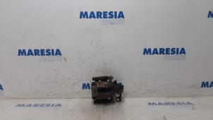Usagé Etrier de frein arrière gauche Peugeot 207 CC (WB) 1.6 16V Prix € 19,90 Règlement à la marge proposé par Maresia Parts