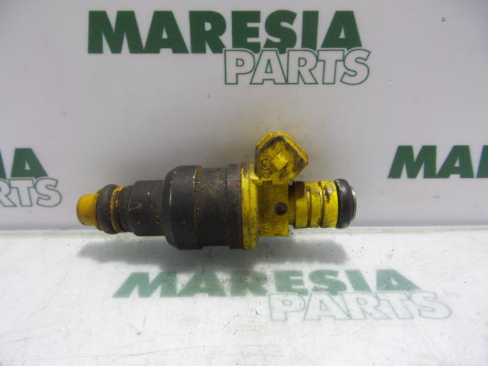 Usagé Injecteur (injection essence) Alfa Romeo 155 (167) 1.7 Twin Spark Prix € 25,00 Règlement à la marge proposé par Maresia Parts
