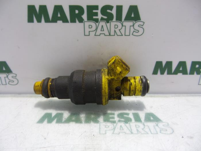 Usagé Injecteur (injection essence) Alfa Romeo 155 (167) 1.7 Twin Spark Prix € 25,00 Règlement à la marge proposé par Maresia Parts